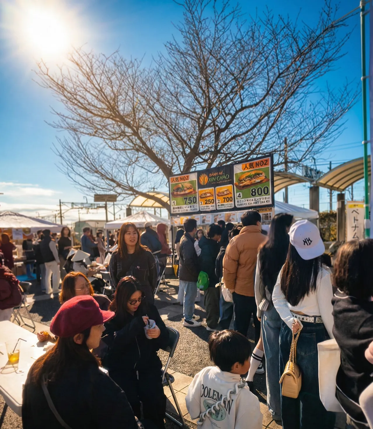 A long line of customers waiting for banh mi at the Banh Mi Xin Chao booth during the festival. Photo: Bui Thanh Tam