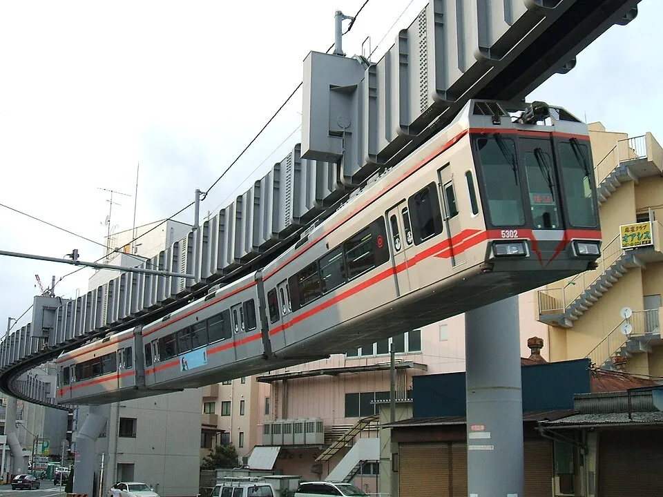 Shonan Monorail – tuyến tàu treo độc đáo nối liền Ofuna và Enoshima. Ảnh: Nagara373 - Wikimedia Commons