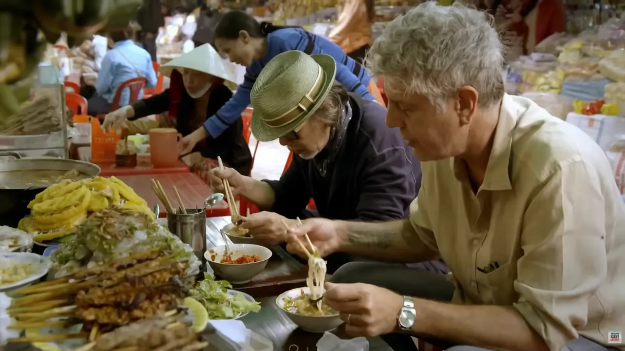 Từ góc chợ Đông Ba, bún bò Huế vươn ra biển lớn