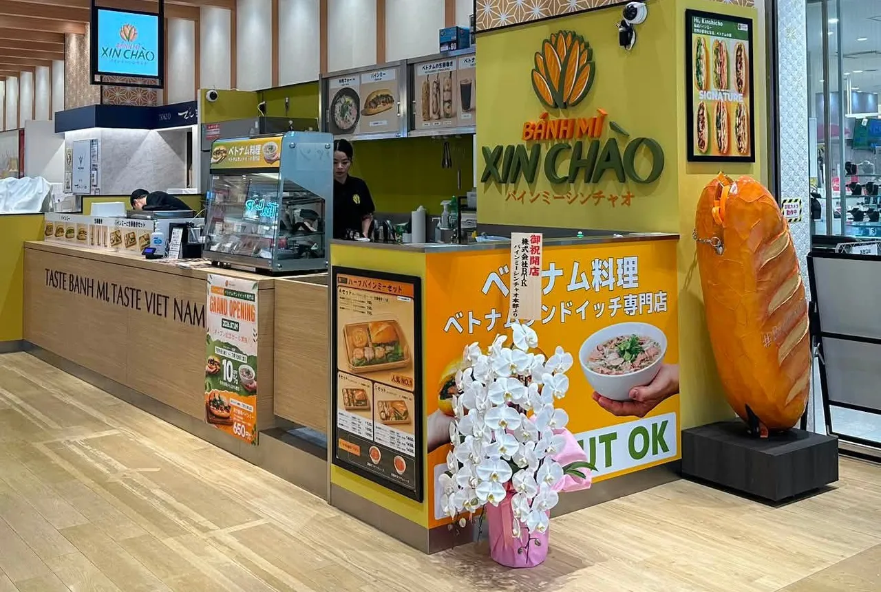 Take-away model at Bánh Mì Xin Chào Kinshicho Marui. Photo: Quy Dang