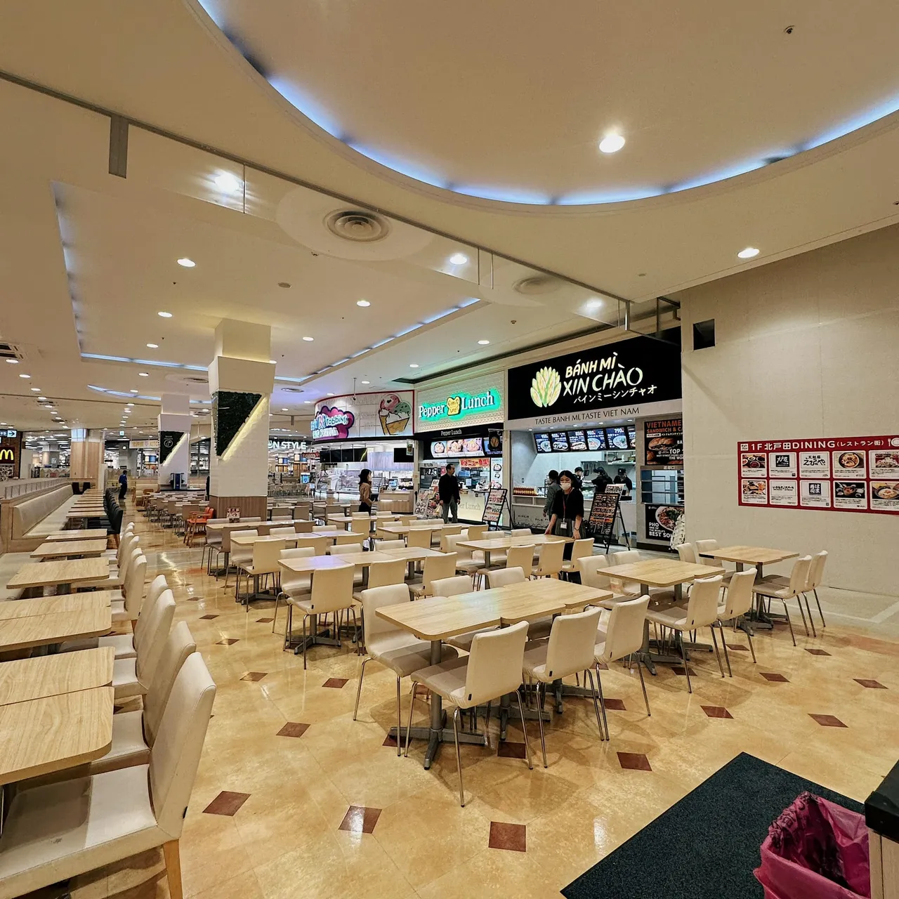 Ảnh bên ngoài cửa hàng