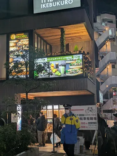 Ảnh bên ngoài cửa hàng