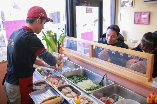 Vietnamese Millennial Opens 'Banh Mi Xin Chao' Shop in Japan