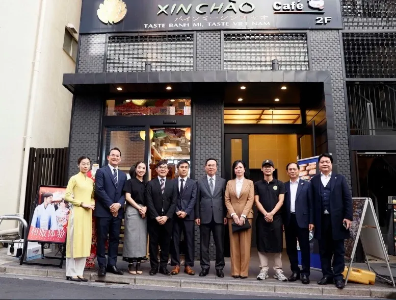 Vietnamese President and Tokyo Governor Visit Banh Mi Xin Chao Restaurant